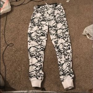 Men SIZE Small tye dye joggers.